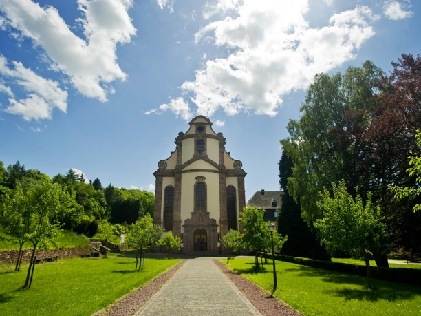 Das Kloster Himmerod auf der Etappe 13 des Eifelsteigs