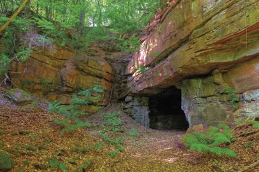 Die rote Sandsteinhöhle