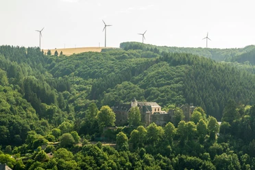 Blick von der großen Kanzel auf die Burg Neuerburg