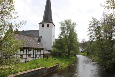 Kirche in Olef am Wanderweg Rur-Olef-Route