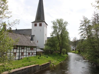 Kirche in Olef am Wanderweg Rur-Olef-Route