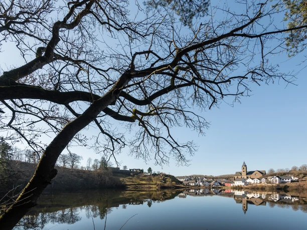 Ulmener Maar an der Vulkan-Rad-Route Eifel