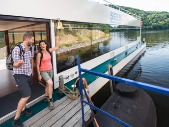 Die Wanderung auf der Wasserlandroute kann mit einer Schifffahrt kombiniert werden