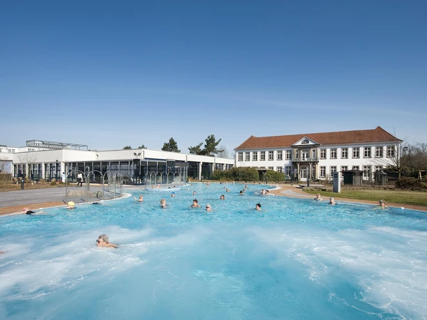BMT Aussenbad Tag.jpg