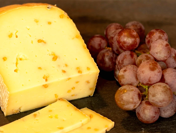 Moorkäse und Weintrauben