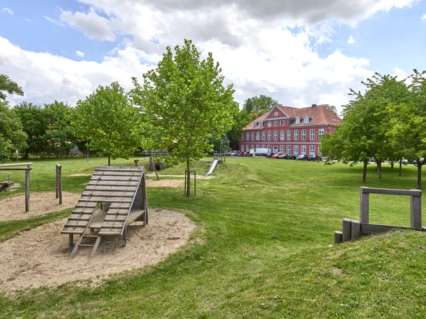 Spielplatz am Herrenhaus Sickte Spielplatz am Herrenhaus Sickte