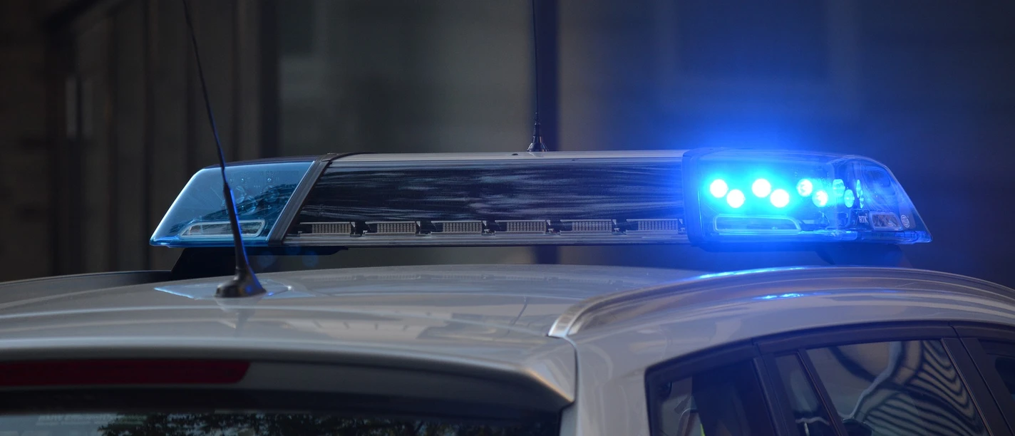 Polizei_Pixbay.jpg Blau leuchtendes Polizei-licht