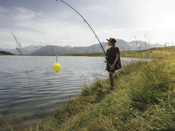 Fischen am Bettmersee in der Aletsch Arena
