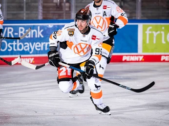 Fabio Pfohl von den Grizzlys Wolfsburg in Aktion während des Spiels zwischen den Grizzlys Wolfsburg gegen den ERC Ingolstadt am 13.08.2021 in Straubing, Deutschland. (Foto von Mathias Renner/City-Press GmbH)