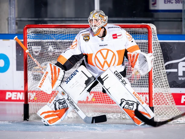 Dustin Strahlmeier von den Grizzlys Wolfsburg vor dem Spiel zwischen den Grizzlys Wolfsburg gegen den ERC Ingolstadt am 13.08.2021 in Straubing, Deutschland Dustin Strahlmeier von den Grizzlys Wolfsburg vor dem Spiel zwischen den Grizzlys Wolfsburg gegen den ERC Ingolstadt am 13.08.2021 in Straubing, Deutschland. (Foto von Mathias Renner/City-Press GmbH)