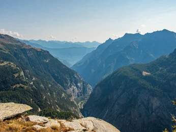 Gondoschlucht mit Simplonpass im Wallis Gondoschlucht mit Simplonpass im Wallis