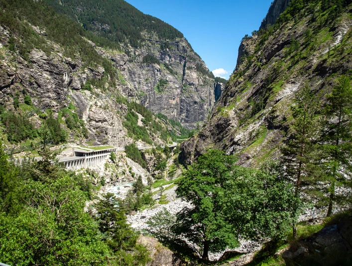 Gondoschlucht mit Simplonpass im Wallis Gondoschlucht mit Simplonpass im Wallis
