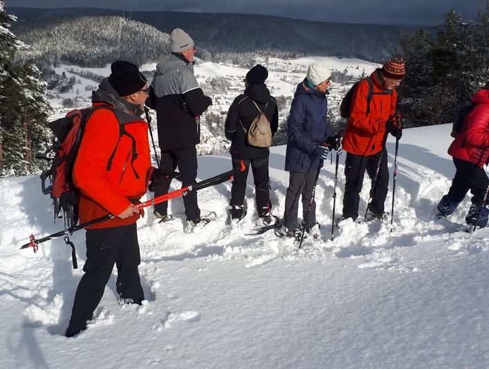 Gefuehrte Schneeschuhtour Schwarzwald Ausblick Gefuehrte Schneeschuhtour Schwarzwald Ausblick