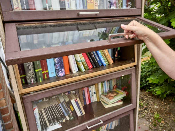 Bücherschrank am Ortsrand Burgdorf Bücherschrank am Ortsrand Burgdorf