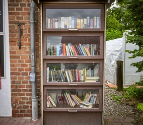 Bücherschrank am Ortsrand Burgdorf Bücherschrank am Ortsrand Burgdorf