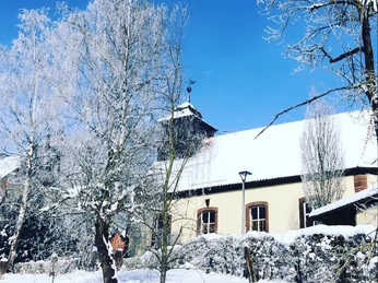 kirche-hullersen-schnee