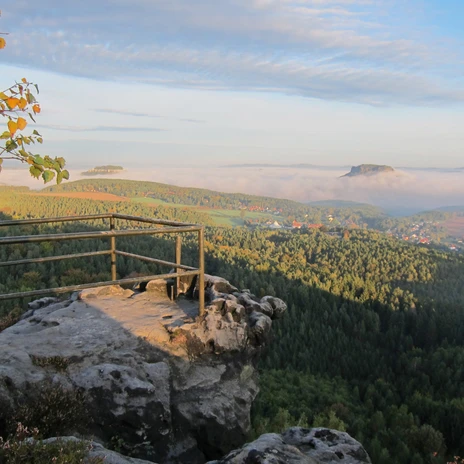Sonnenaufgang-auf-dem-Papststein-Blick-auf-Festung-Königstein-und-Lilienstein_-Yvonne-Brückner.jpg