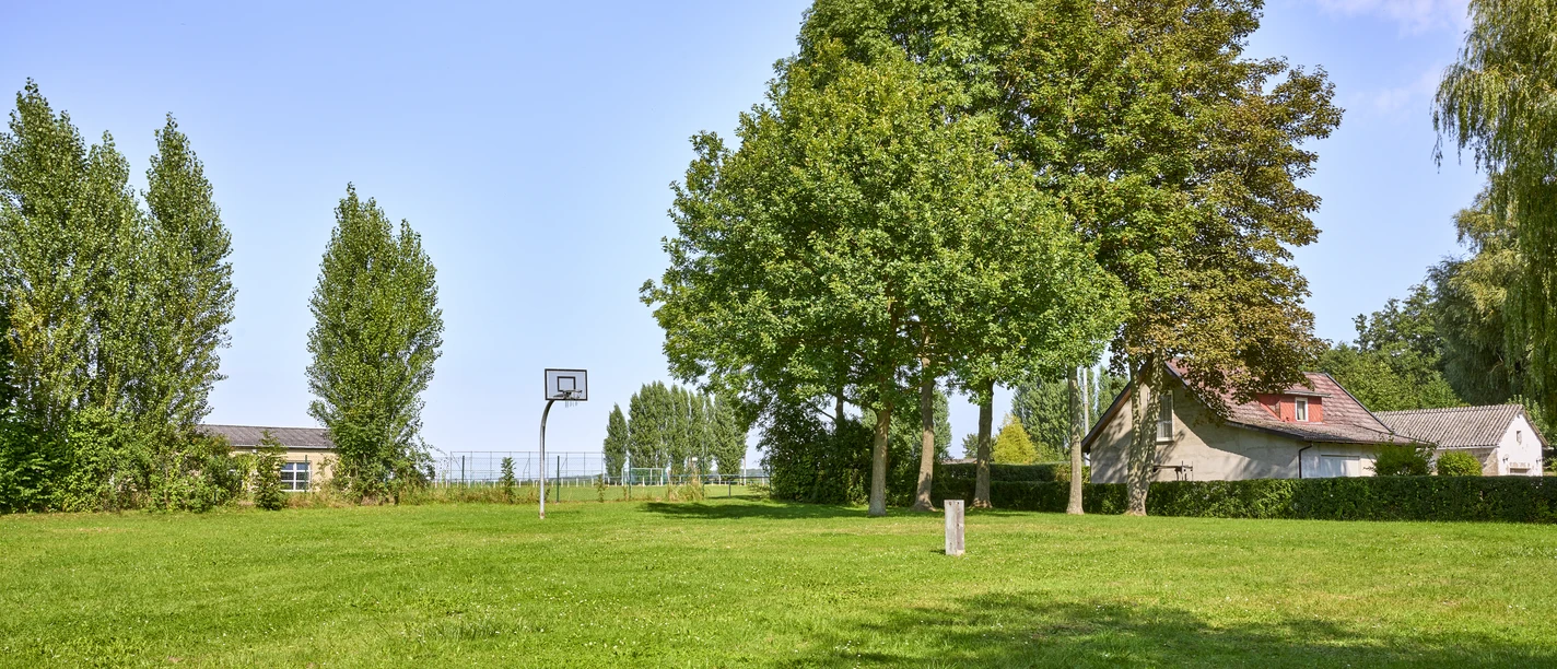 Bolzplatz Basketball Picknickplatz Bolzplatz Basketball Picknickplatz