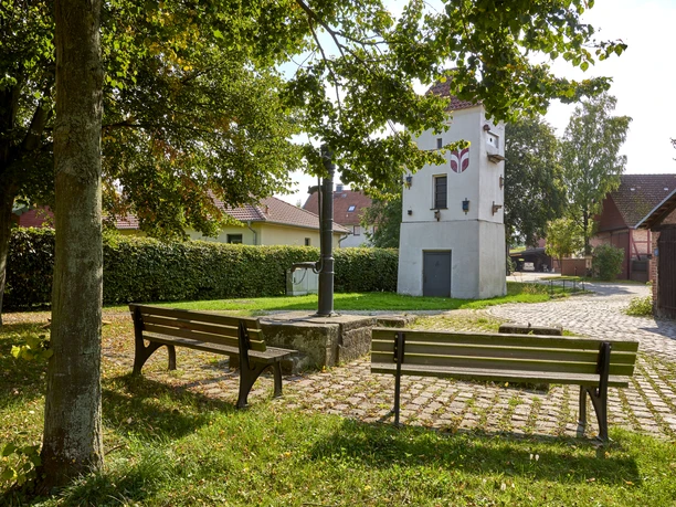 Rastplatz an der alten Wasserpumpe Bornum Rastplatz an der alten Wasserpumpe Bornum