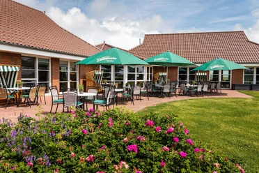 Buesum-Golfplatz-Terrasse-Gastro.jpg