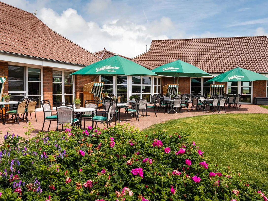 Buesum-Golfplatz-Terrasse-Gastro.jpg