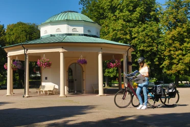 Brunnentempel Radfahren