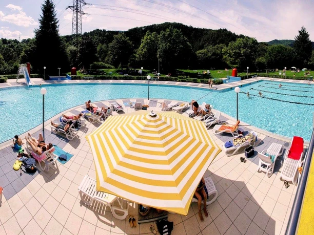 Montana Badezentrum Liegewiese Montana Badezentrum Liegewiese