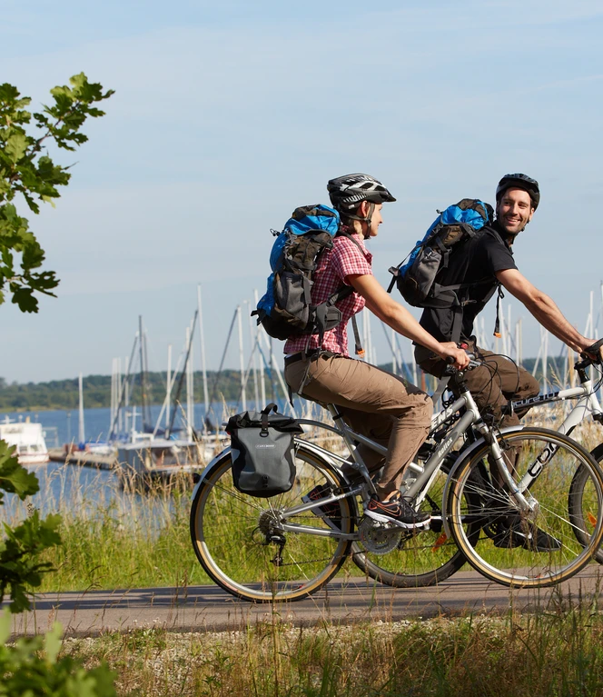 Radfahrer am Cospudener See_ Seite_ Foto_www.sachsen-tourismus.de.jpg