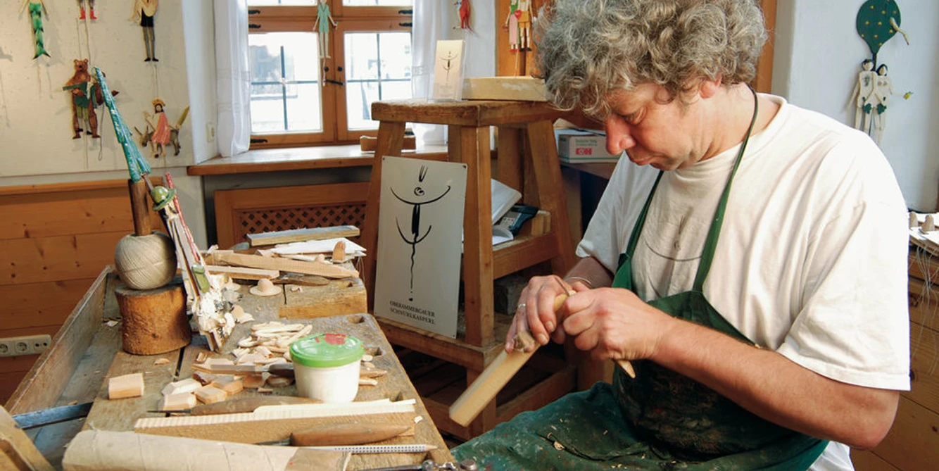 Schnitzer in der Lebenden Werkstatt