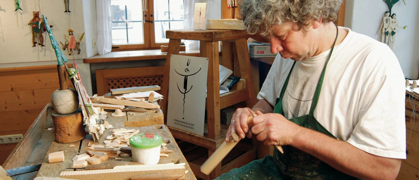 Schnitzer in der Lebenden Werkstatt