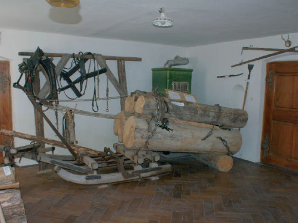 Forstwirtschaft: Baumschlitten