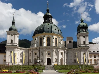Basilika Kloster Ettal im Sommer