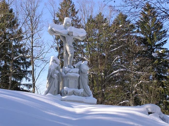 Kreuzigungsgruppe im Winter