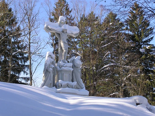 Kreuzigungsgruppe im Winter