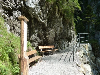 Stele an der Asamklamm