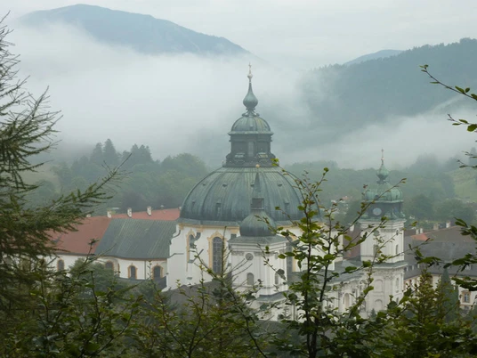 Kloster Ettal im Herbstnebel