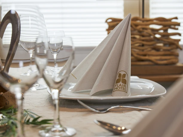Flair-Hotel-Stadt-Hoexter_gedeckter-Tisch.jpg.jpg
