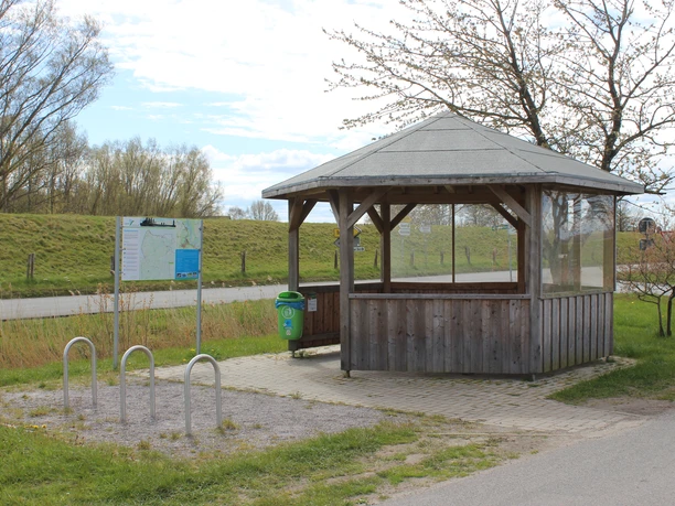 Rastplatz mit Schutzhütte - Neuhäuser Deich Rastplatz mit Schutzhütte - Neuhäuser Deich