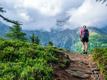 Auf dem Alpenpässeweg von Rosswald nach Rothwald Auf dem Alpenpässeweg von Rosswald nach Rothwald
