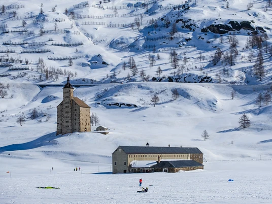 Winterwanderweg vom Simplonpass bis zur Spittelmatte (Alter Spittel) und zurück. Winterwanderweg vom Simplonpass bis zur Spittelmatte (Alter Spittel) und zurück.