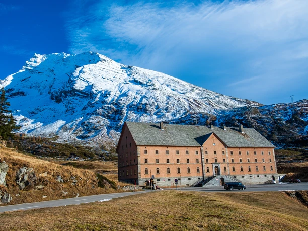 Das Hospiz auf dem Simplonpass Aussenaufnahme des Hospizes auf dem Simplonpass
