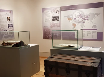 Migrationsraum Auswanderertruhe.jpg