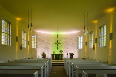 lichterkirche-rattlar-lichtspiel-dezent c) tourist-info-willingen-klaus-peter-kappest.jpg