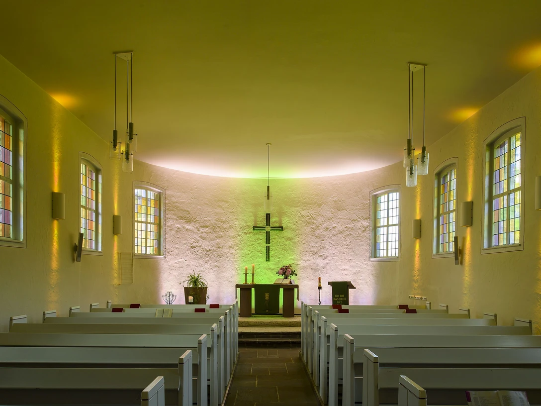 lichterkirche-rattlar-lichtspiel-dezent c) tourist-info-willingen-klaus-peter-kappest.jpg