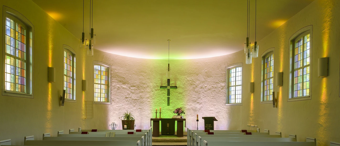 lichterkirche-rattlar-lichtspiel-dezent c) tourist-info-willingen-klaus-peter-kappest.jpg