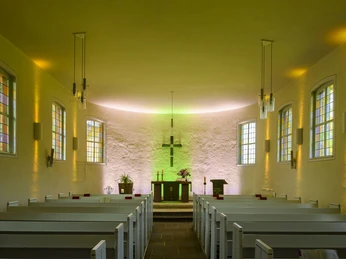 lichterkirche-rattlar-lichtspiel-dezent c) tourist-info-willingen-klaus-peter-kappest.jpg