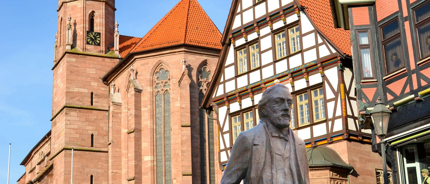Heiligenstadt mit Theodor Storm Denkmal.jpg