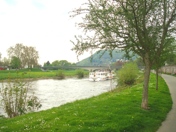 Weser-Radweg bei Höxter.jpg