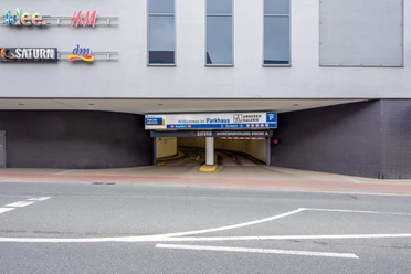 Einfahrt Parkhaus Arneken Galerie Einfahrt zum Parkhaus Arneken Galerie