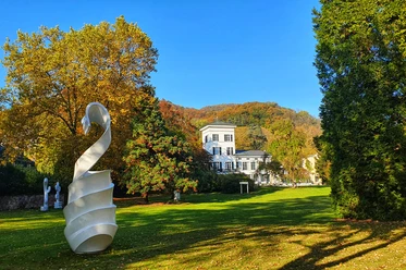 Haus im Turm mit Park